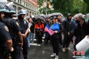 武穴美国多地举行“没有国王”抗议活动